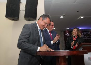 Governador sanciona lei que altera quadro de funcionários do Ministério Público