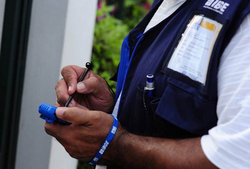 IBGE lança seleção para 2,6 mil vagas com salários de até R$ 3,1 mil