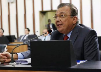 Projeto de Lei que obriga farmácias e drogarias a manterem recipientes para a coleta de medicamentos vencidos é aprovado