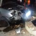 Quatro feridos após carro desgovernado colidir em mototaxi e bater em canteiro de praça em Senhor do Bonfim