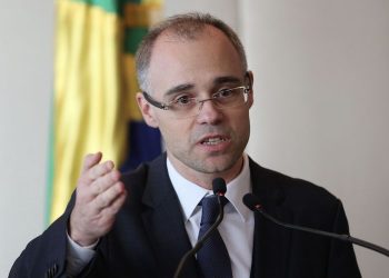 AGU proíbe advogados públicos de exercerem atividades privadas