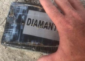 Furacão Dorian desenterra 27 tijolos de cocaína nas praias da Flórida
