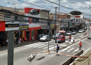 Restaurante e churrascaria contratam carros de som para anunciar cardápio e promoções