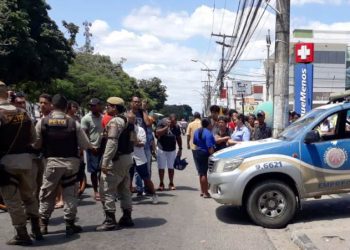 Homem é assassinado a tiros em ponto de ônibus na Avenida Getúlio Vargas