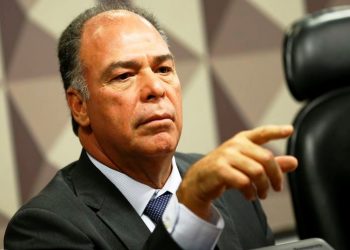 PF cumpre mandados em gabinetes do líder do governo e de seu filho