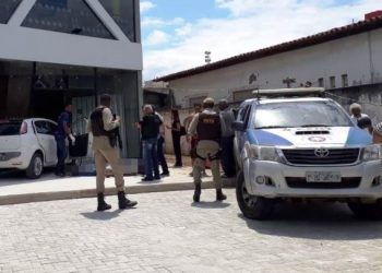 Feira de Santana: vigilante é perseguido e executado dentro de carro