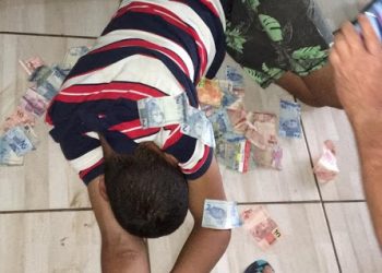 PI – Ladrão é preso após ser flagrado dormindo em cima de dinheiro dentro de loja