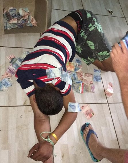 PI – Ladrão é preso após ser flagrado dormindo em cima de dinheiro dentro de loja