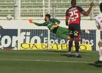 Vitória vacila no fim contra o Bragantino e sofre dois gols em dois minutos