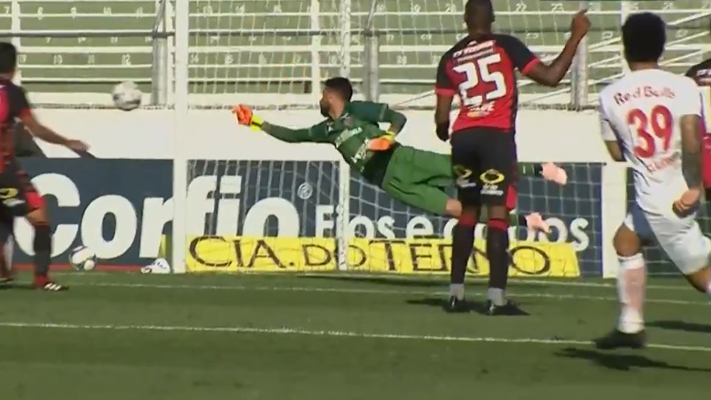Vitória vacila no fim contra o Bragantino e sofre dois gols em dois minutos