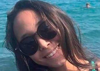 Garota de 14 anos morre após celular explodir no travesseiro