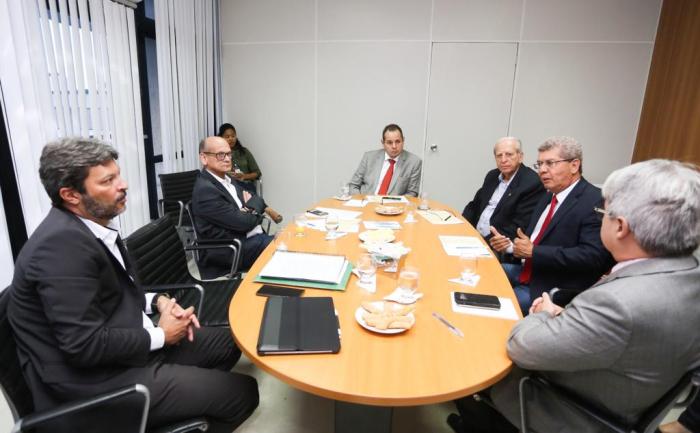 Nelson Leal vai reunir empresários, ambientalistas e parlamentares para debater uso do canudo de plástico