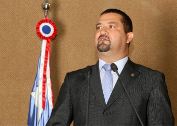 Deputado Osni solicita reforma de campo de futebol do CSU de Serrinha