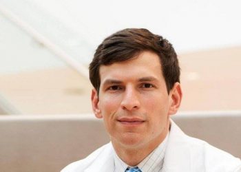 EUA – Estudante de medicina à beira da morte descobre cura para a própria doença