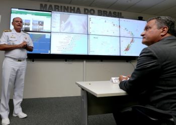 Rui Costa se reúne com Marinha e Governo Federal sobre manchas de óleo no litoral baiano