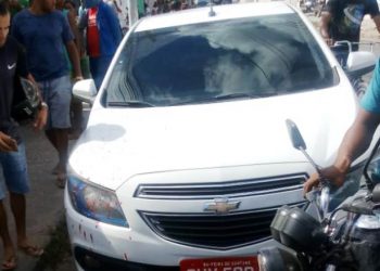 Motorista de ‘ligeirinho’ e passageira são baleados em Feira de Santana