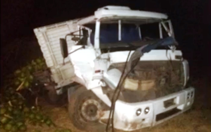 Estudantes e motorista de ônibus que colidiu com caminhão na BR-030 são identificados