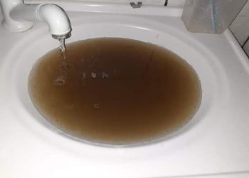 População de cidades da Bacia do Jacuípe reclamam da qualidade da água fornecida pela EMBASA