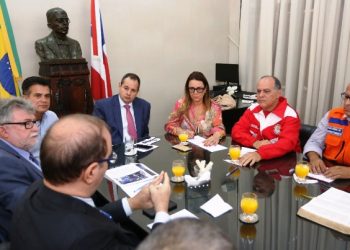 Nelson Leal cobra do governo federal plano de ações para conter óleo no litoral