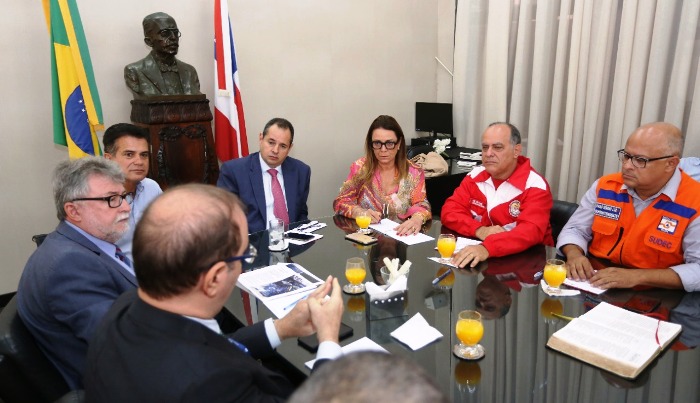 Nelson Leal cobra do governo federal plano de ações para conter óleo no litoral