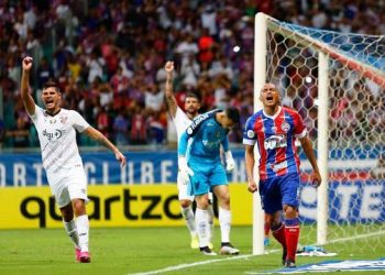 Gilberto para na trave, Athletico não perdoa e vence o Bahia na Fonte Nova