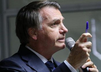 Bolsonaro veta lei que prevê serviços de psicologia e de serviço social nas escolas