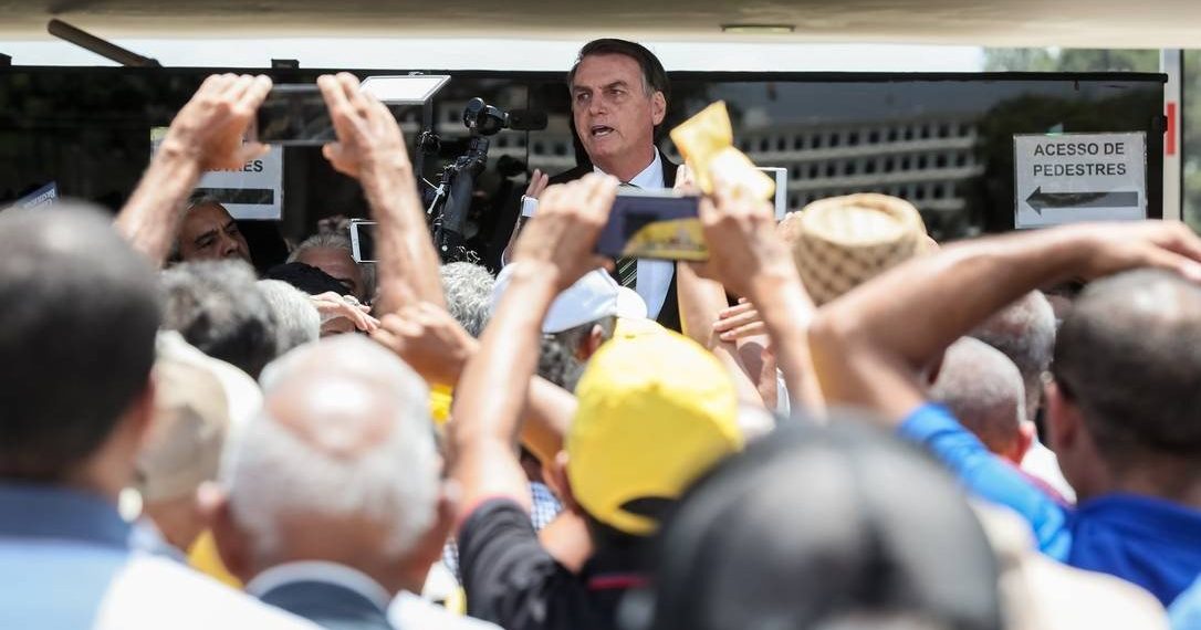 ‘Interesse na Amazônia não é no índio nem na porra da árvore, é no minério’, diz Bolsonaro