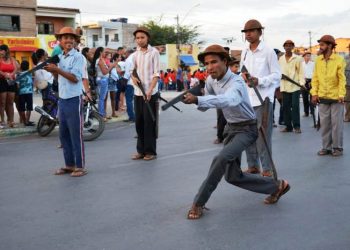 Canudos: população lota avenida para prestigiar desfile em recordação aos 122 anos do fim da guerra