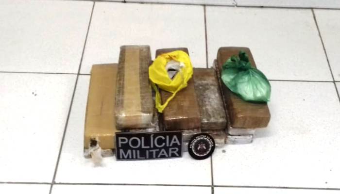 Barrocas – Mulher é detida pela PM após ter casa ‘abastecida’ por droga