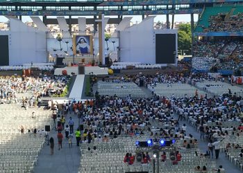 Missa de Santa Dulce: multidão chega em massa na Arena Fonte Nova