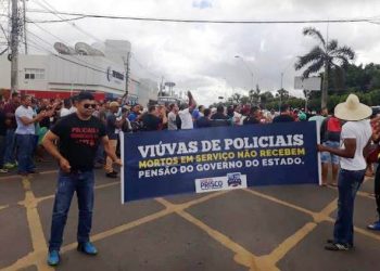 Feira de Santana: policiais realizam manifestação na Avenida Maria Quitéria