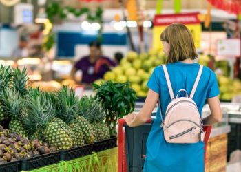 Homens fazem mais compras de supermercado online do que mulheres