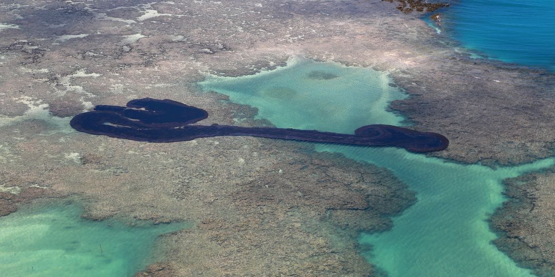 Óleo que vazou foi extraído de três campos na Venezuela, diz Petrobras