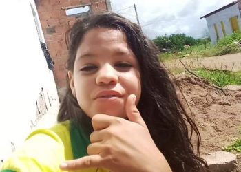 Adolescente é encontrada morta com vários golpes de faca