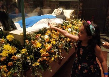 Obras sociais de Irmã Dulce recebe grande movimento neste sábado, véspera da primeira Missa da Santa no Brasil