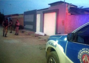 Adolescente grávida é assassinada na porta de casa