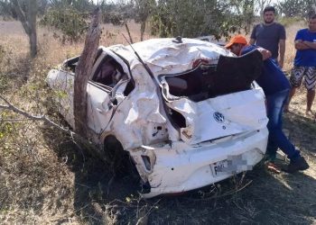 Carro com placa de Coité se envolve em acidente na BA 120 e deixa quatro pessoas feridas