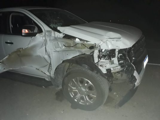 Acidente entre caminhonete e motos deixa 4 feridos