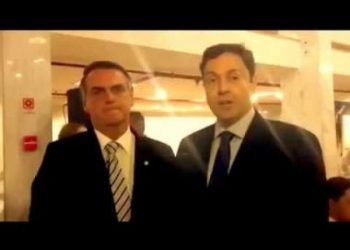 Você deveria ter sido meu vice, e não esse Mourão aí, diz Bolsonaro a príncipe
