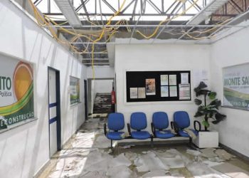 Teto da prefeitura desaba. Reforma necessária foi ignorada pelo atual gestor