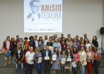 Caravana com educadores inicia trajetória pela Bahia para difundir legado de Anísio Teixeira