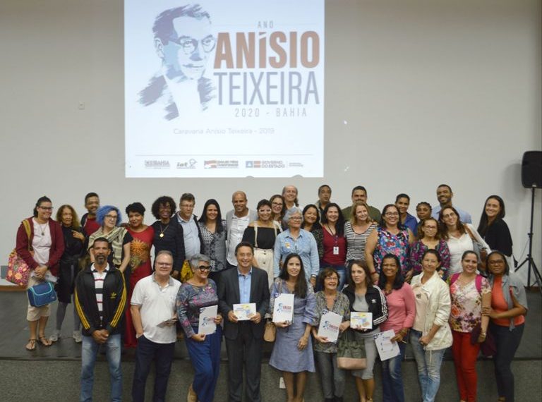 Caravana com educadores inicia trajetória pela Bahia para difundir legado de Anísio Teixeira