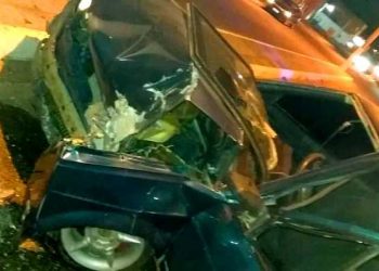 Motorista fica ferido ao colidir carro em poste na cidade de Barrocas