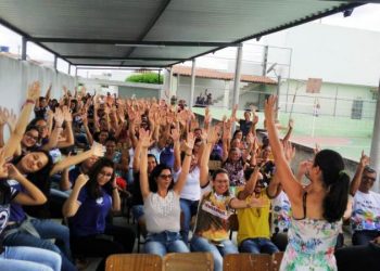 População de São Domingos se reúne pra sensibilizar o estado ao não fechamento de escola de 50 anos