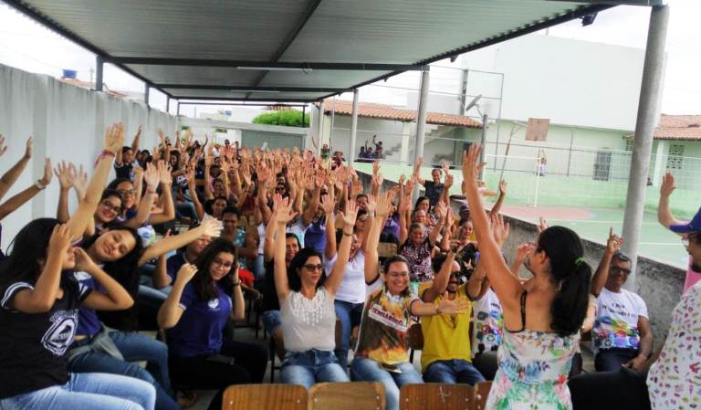 População de São Domingos se reúne pra sensibilizar o estado ao não fechamento de escola de 50 anos