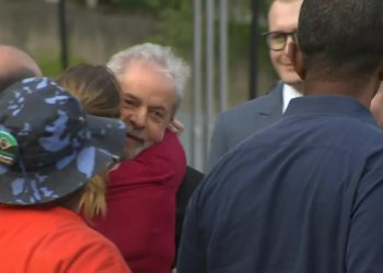 “Lula livre”. Ex-presidente deixa a prisão em Curitiba após decisão do STF