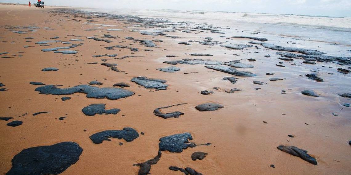 Empresa grega é suspeita do vazamento de óleo, diz Polícia Federal