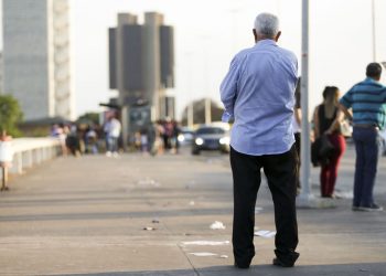 Expectativa de vida no Brasil sobe para 76,3 anos