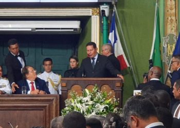 Vice-presidente Hamilton Mourão recebe título de cidadão soteropolitano: ‘Salvador é o grande retrato do Brasil moreno’