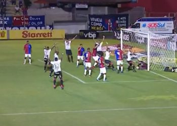 Em jogo sem fortes emoções, Paraná e Vitória empatam sem gols em Curitiba